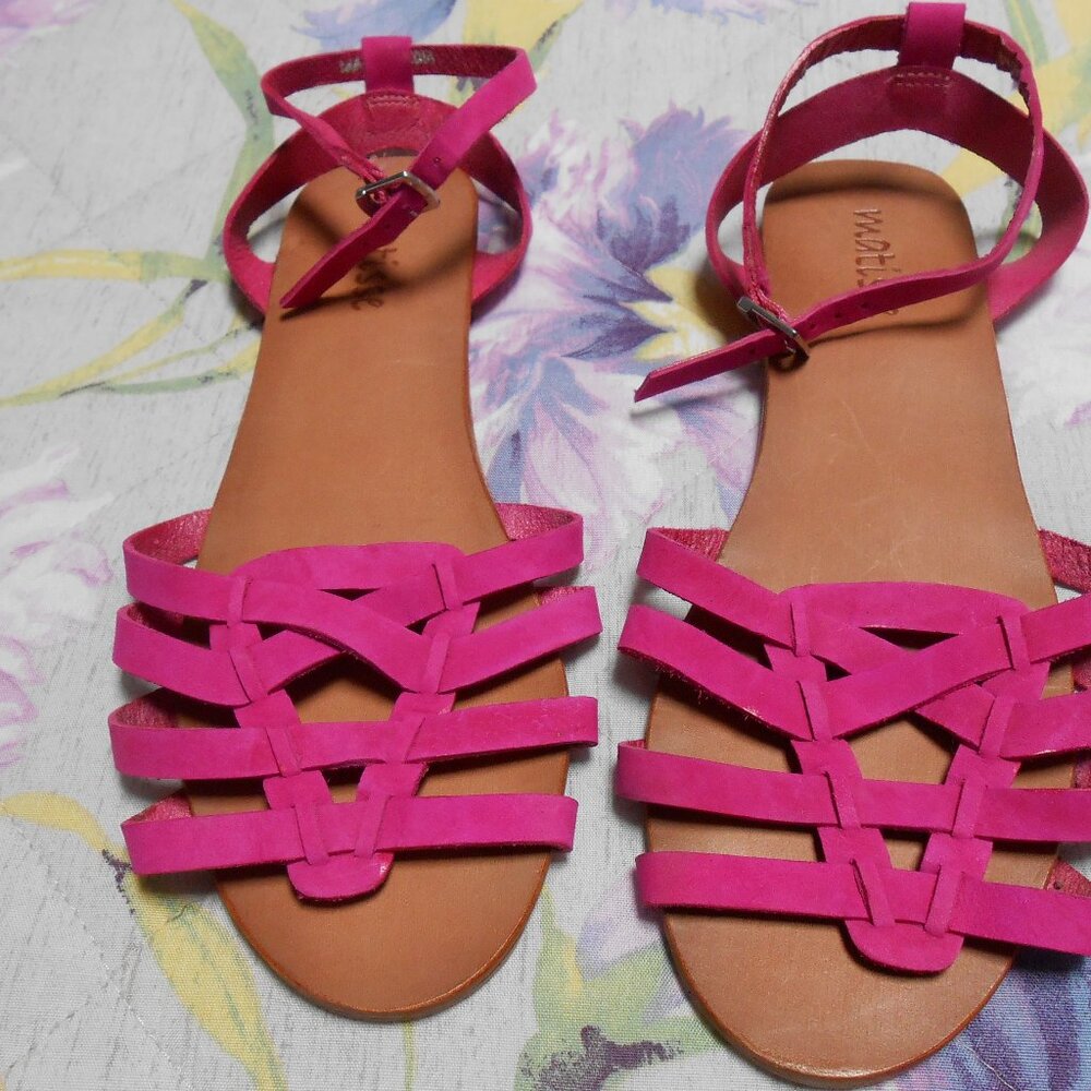 Women's "Matisse" bright Fuchsia suede sandals, size 8M.